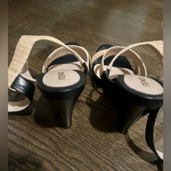 Fendi Women’s Black and Cream Raffia Wedges - Picture 3 of 10